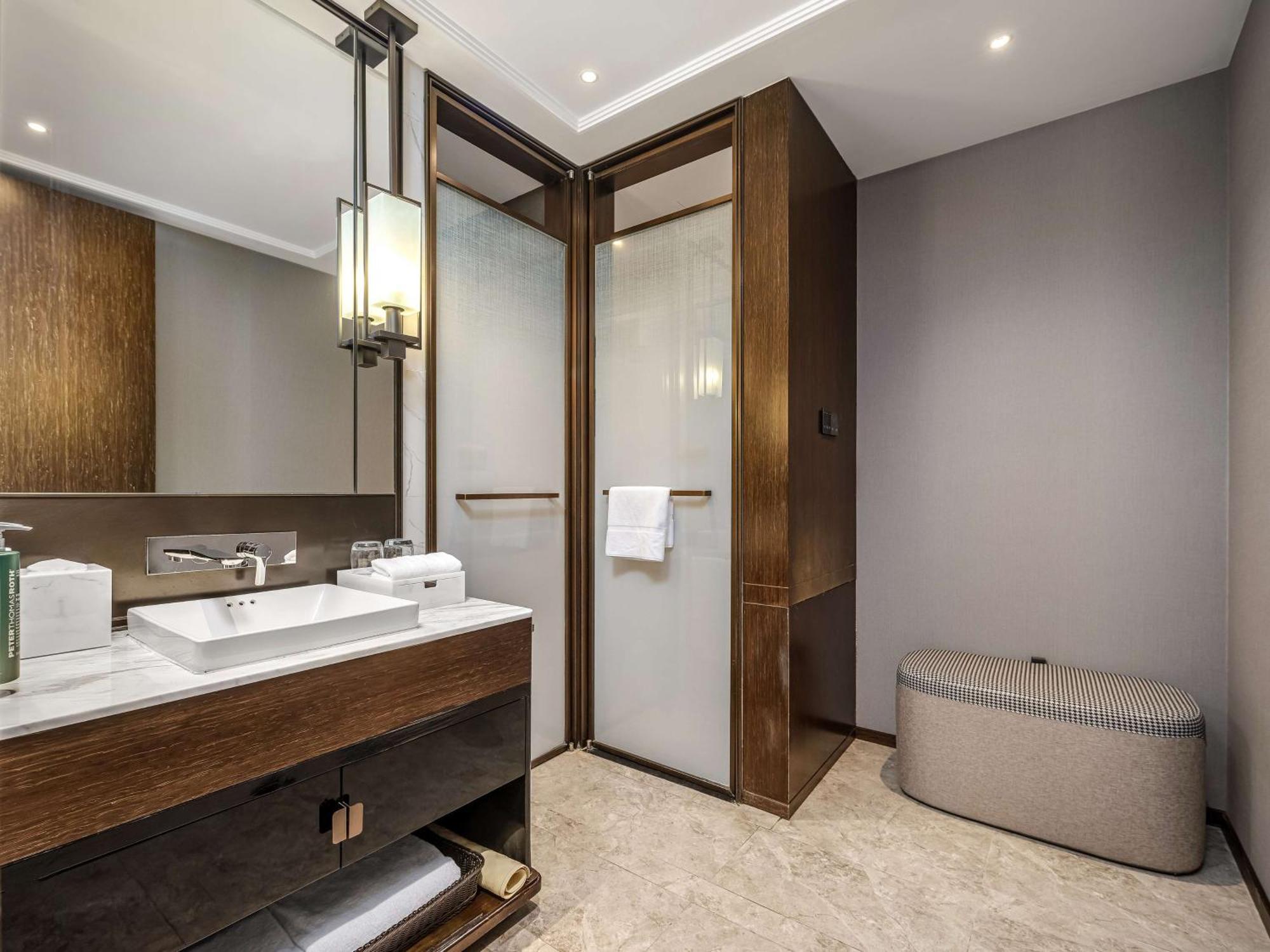 Hilton Garden Inn Beijing Guomao Exteriör bild