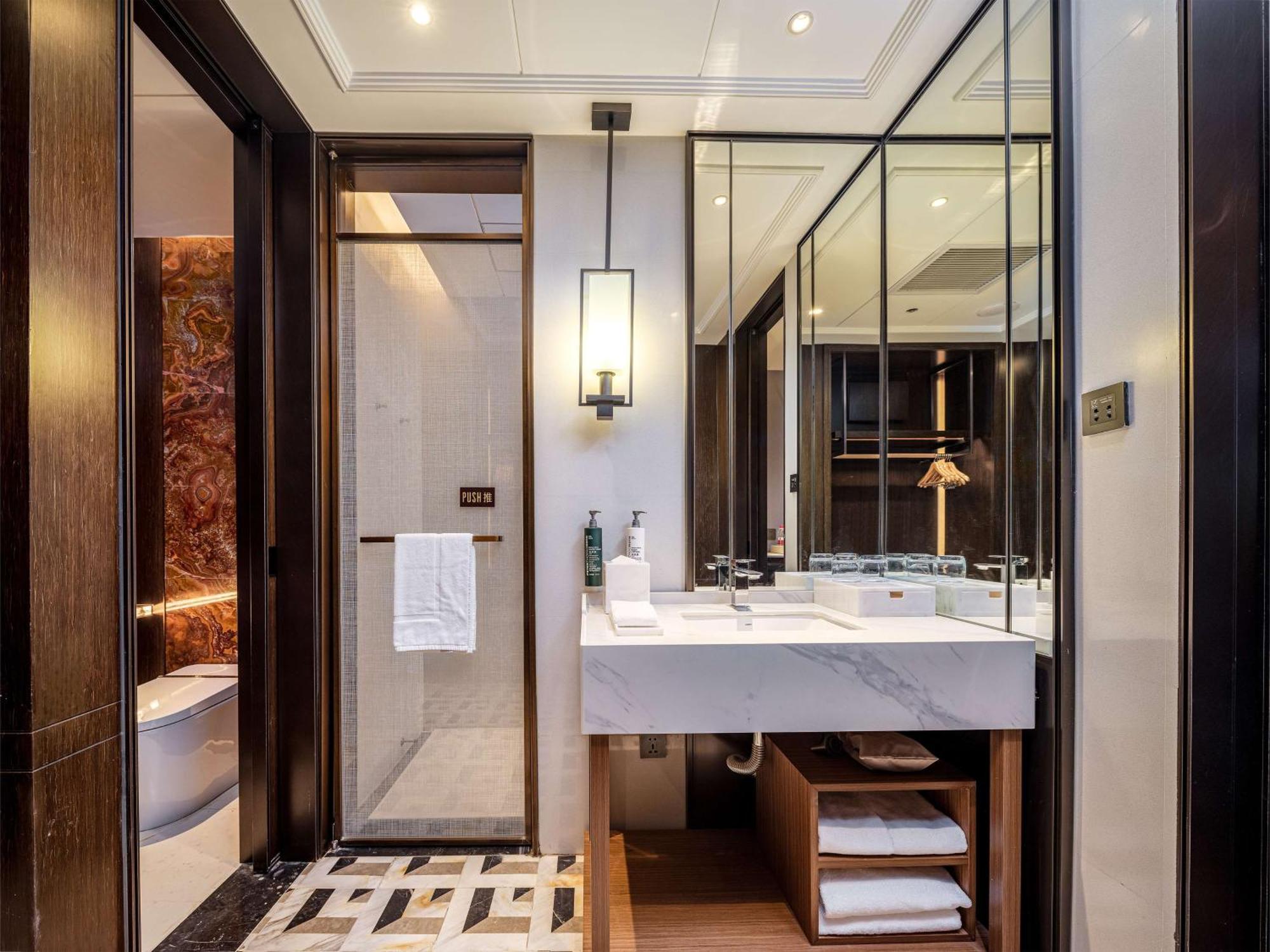 Hilton Garden Inn Beijing Guomao Exteriör bild