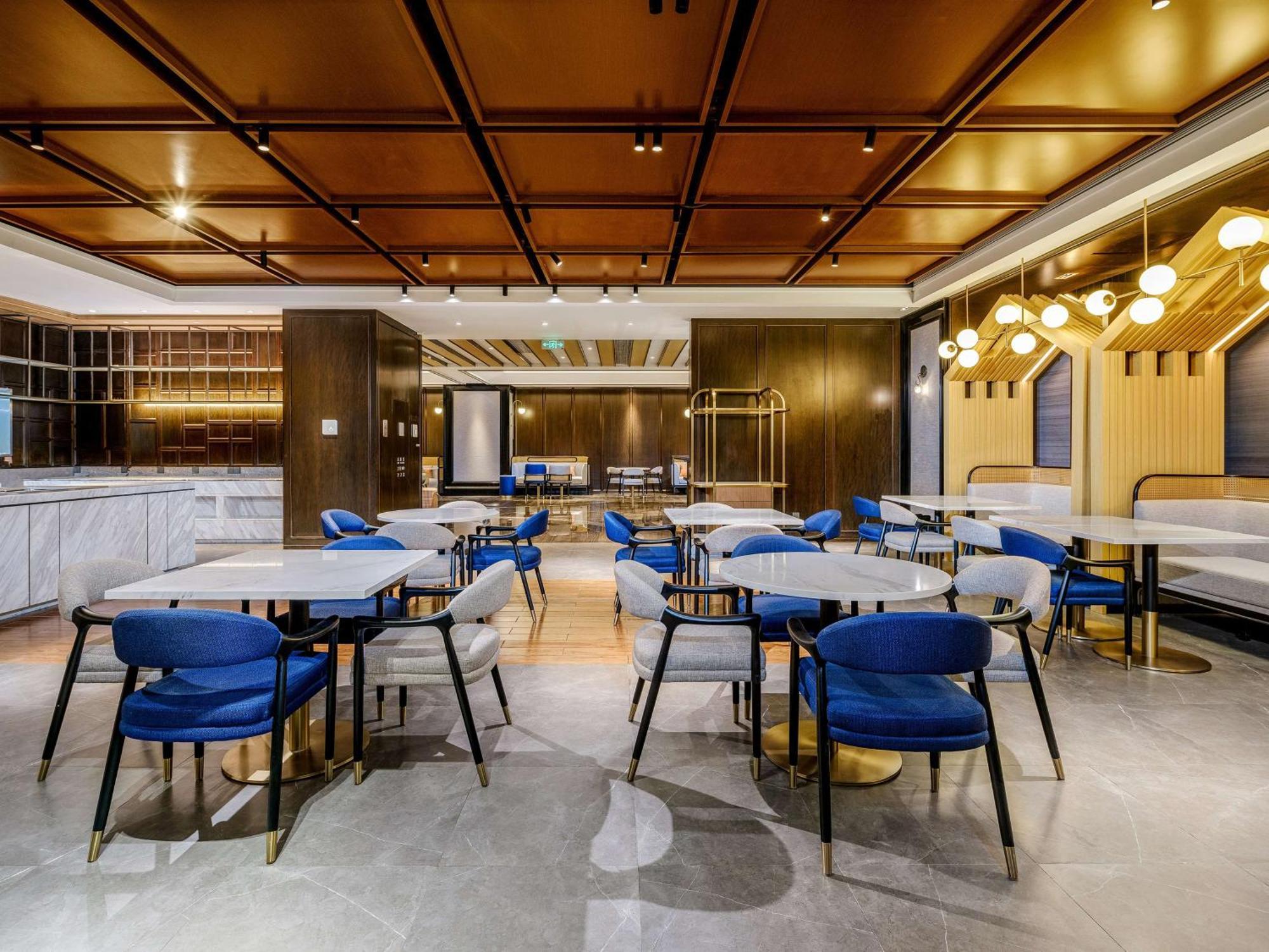 Hilton Garden Inn Beijing Guomao Exteriör bild