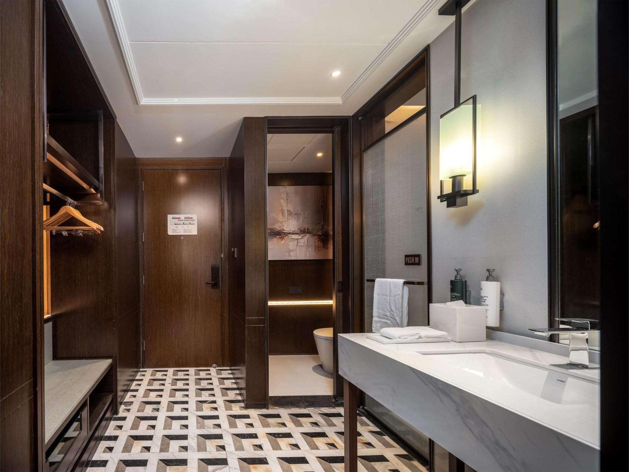Hilton Garden Inn Beijing Guomao Exteriör bild